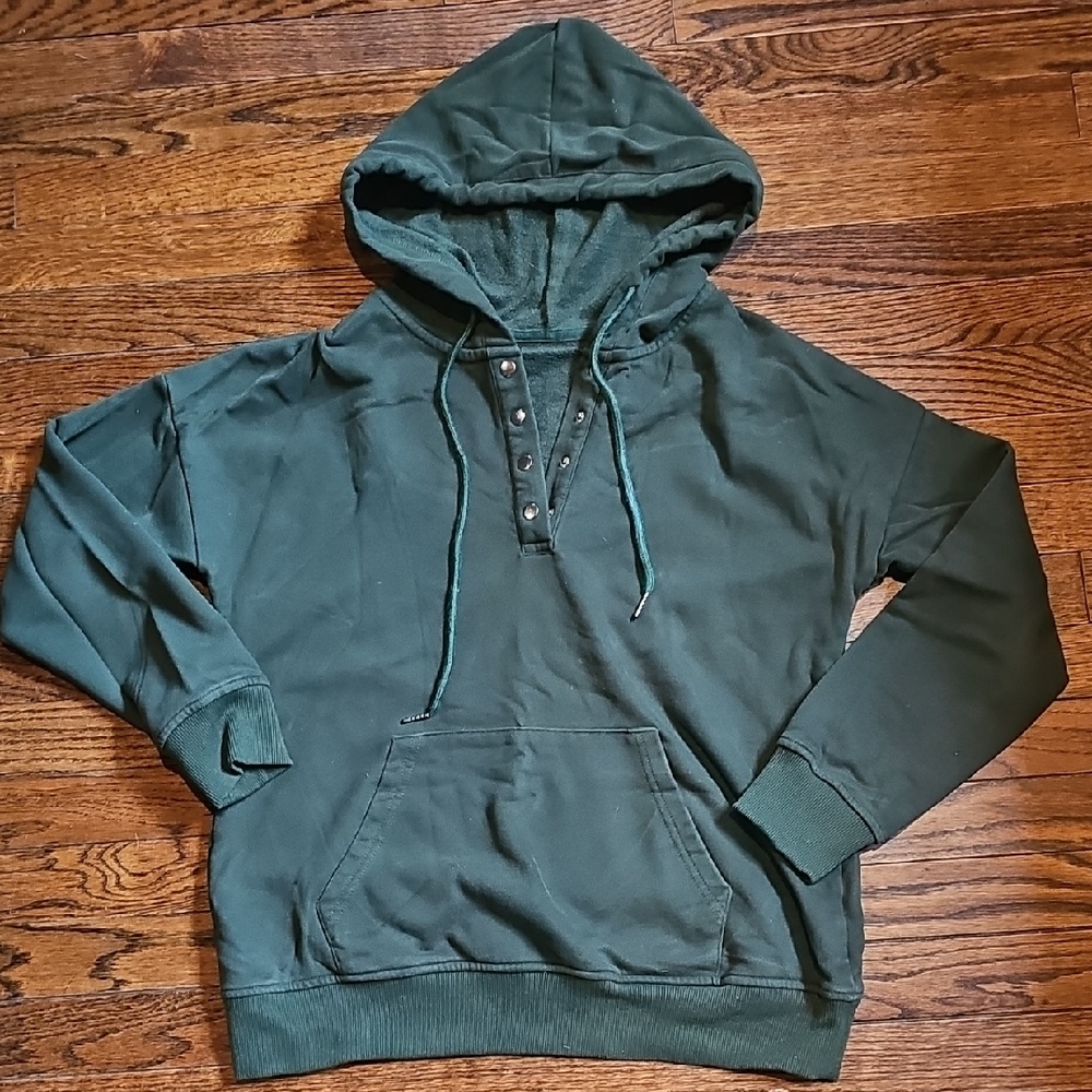 Green Pullover Sweatshirt with Hood and Drawstrings